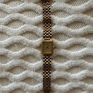 Seiko gold tone women’s quartz watch